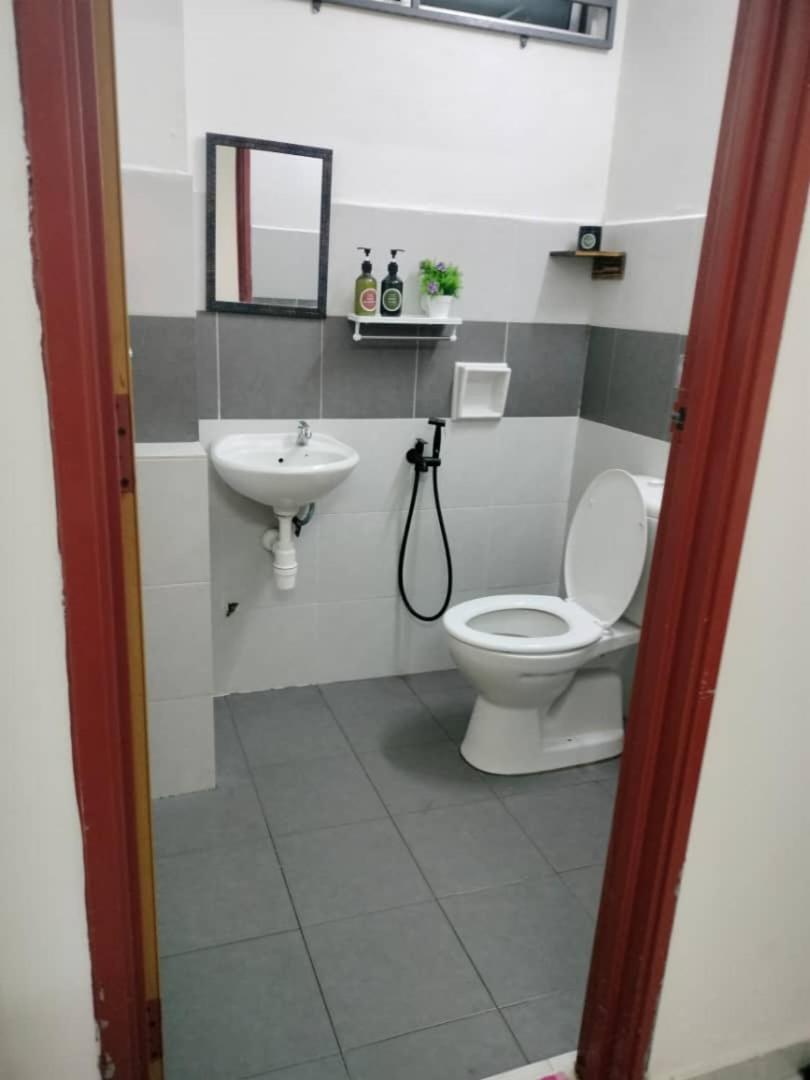 Homestay Budget Kuala Terengganu Tulipsia House Exterior photo